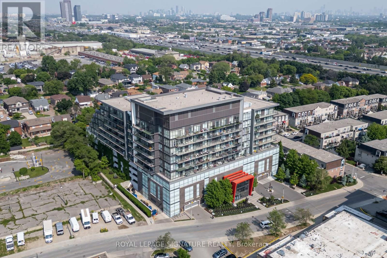 701 - 15 JAMES FINLAY WAY Image 42
