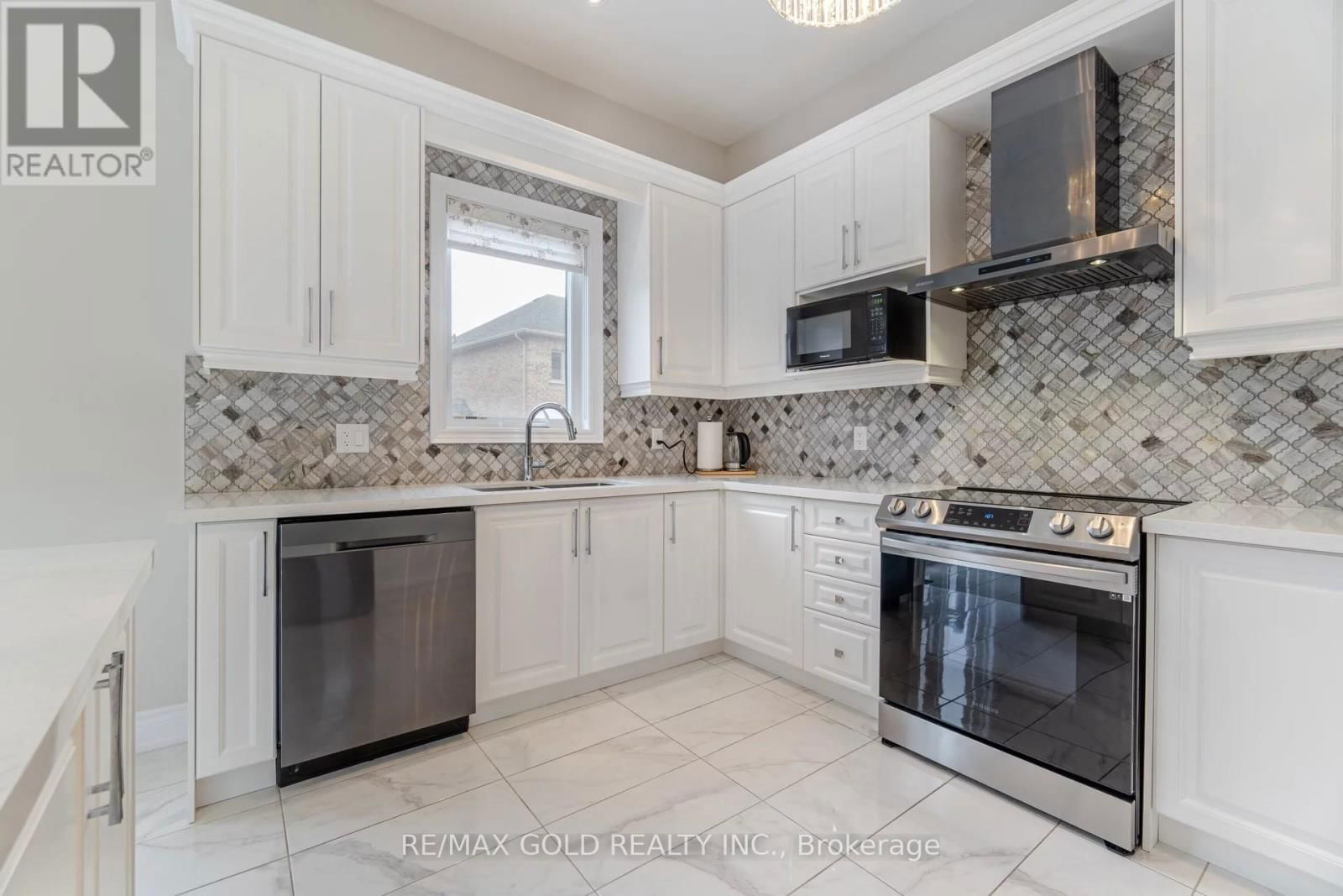 11 CARL FINLAY DRIVE Image 9