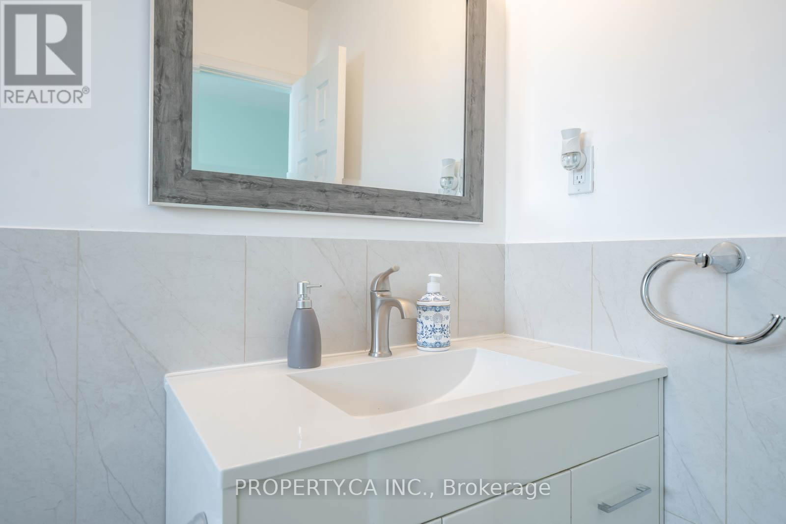 2098 DUFFERIN STREET Image 10