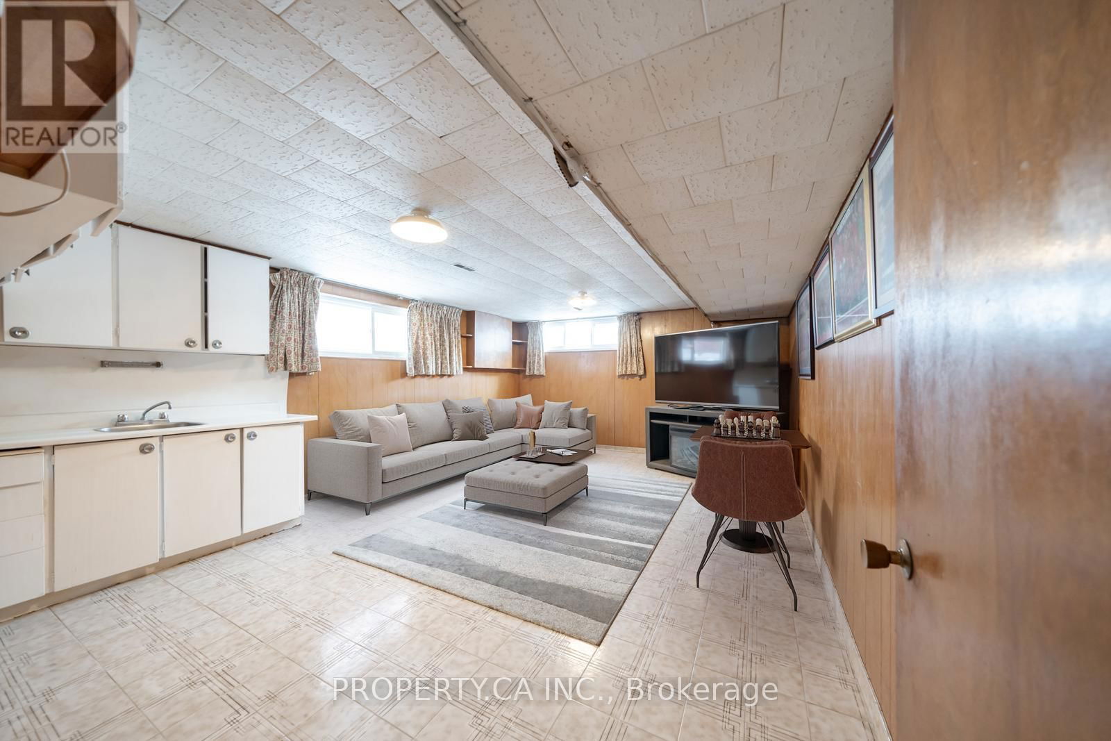 2098 DUFFERIN STREET Image 12