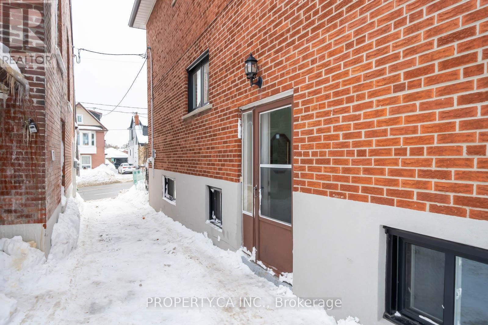 2098 DUFFERIN STREET Image 14