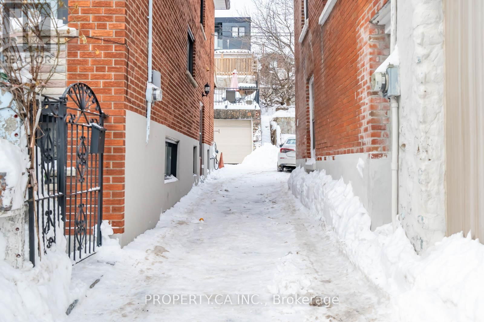 2098 DUFFERIN STREET Image 15