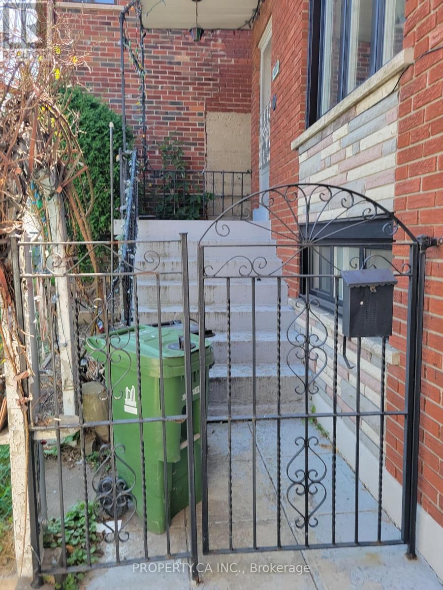 2098 DUFFERIN STREET Image 16