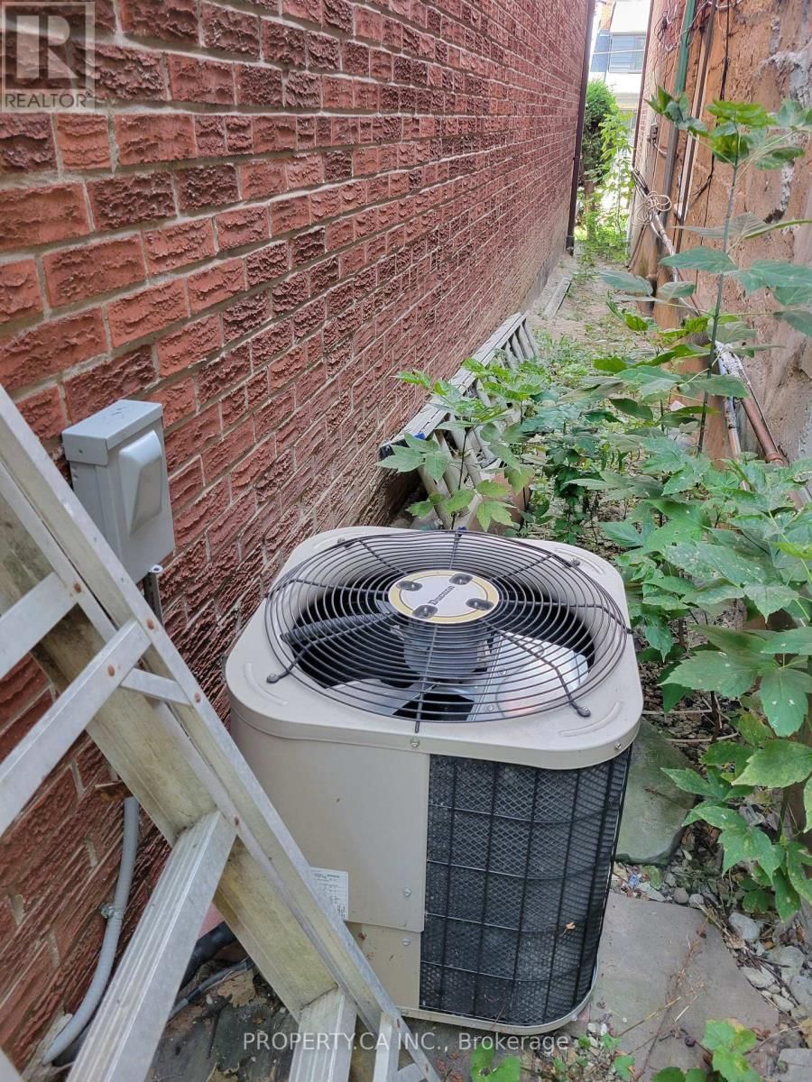 2098 DUFFERIN STREET Image 17