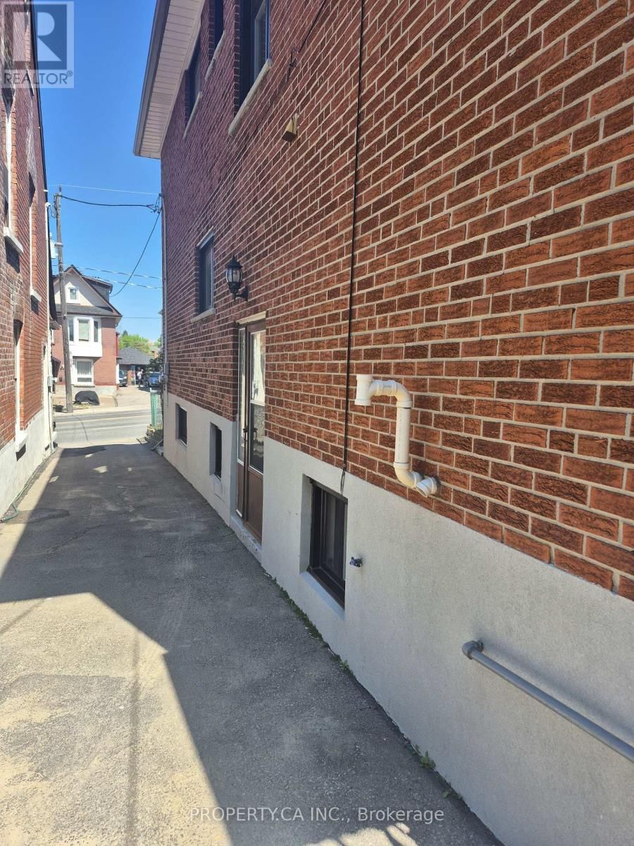 2098 DUFFERIN STREET Image 20