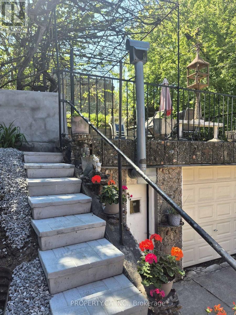 2098 DUFFERIN STREET Image 21