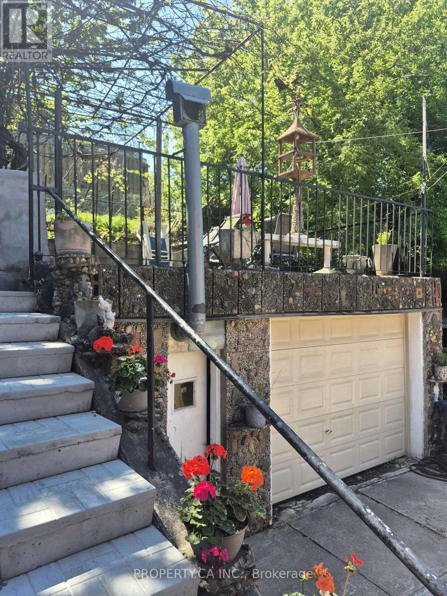 2098 DUFFERIN STREET Image 22