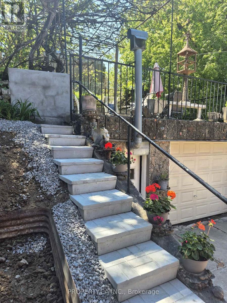2098 DUFFERIN STREET Image 26