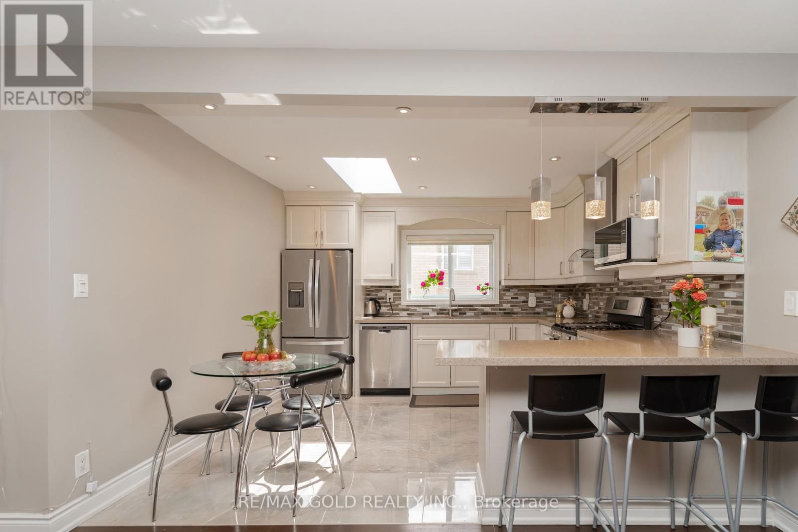 48 DRURY CRESCENT Image 12