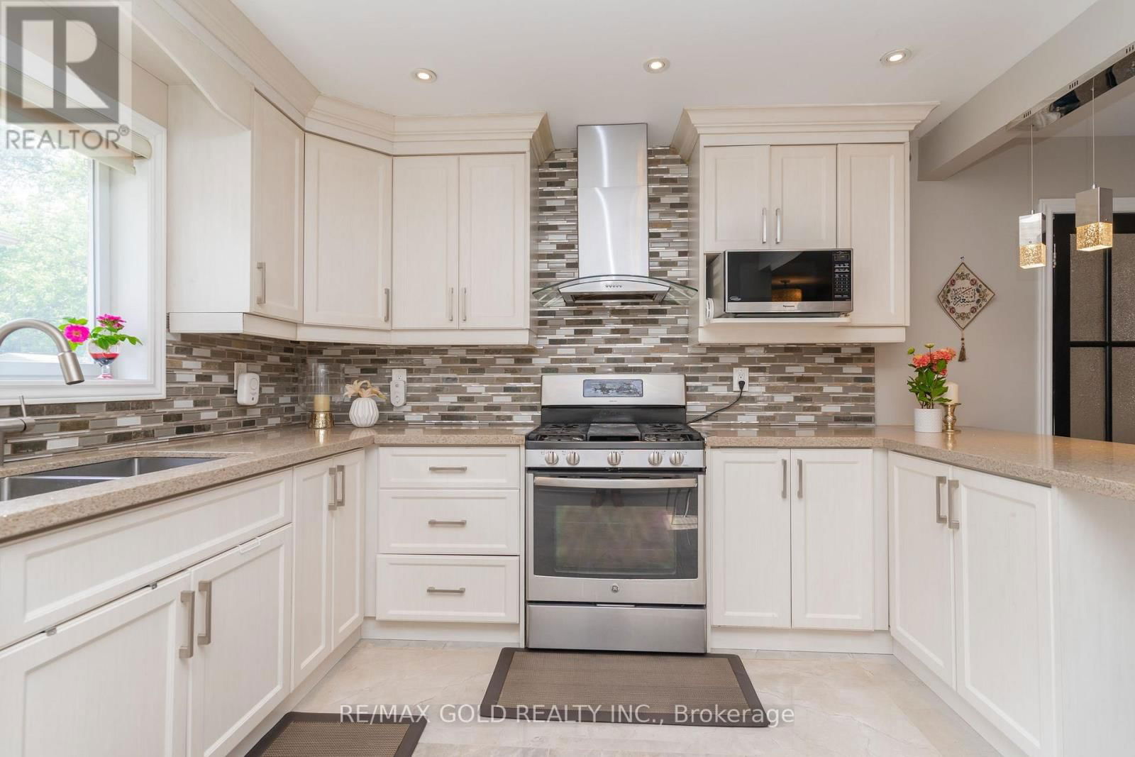 48 DRURY CRESCENT Image 14