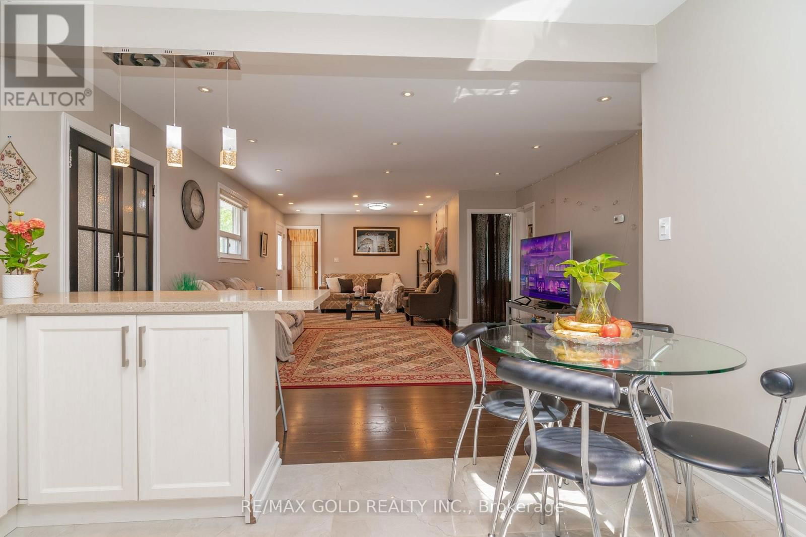 48 DRURY CRESCENT Image 16