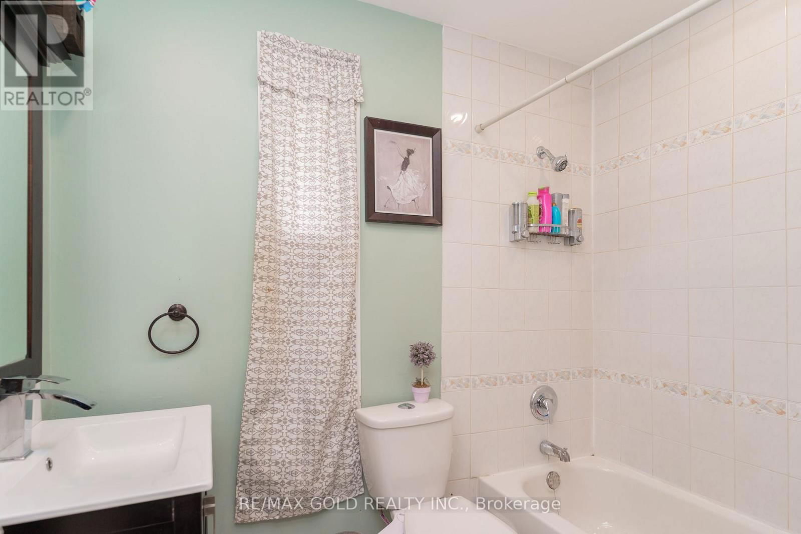 48 DRURY CRESCENT Image 23