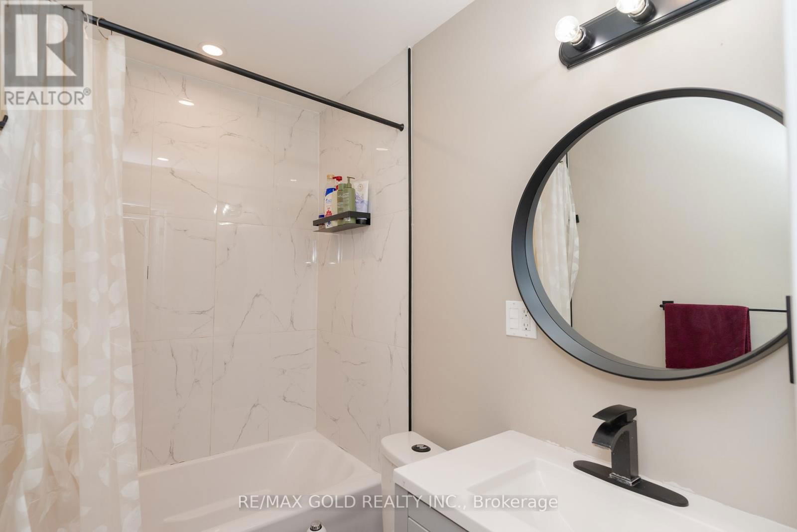 48 DRURY CRESCENT Image 26