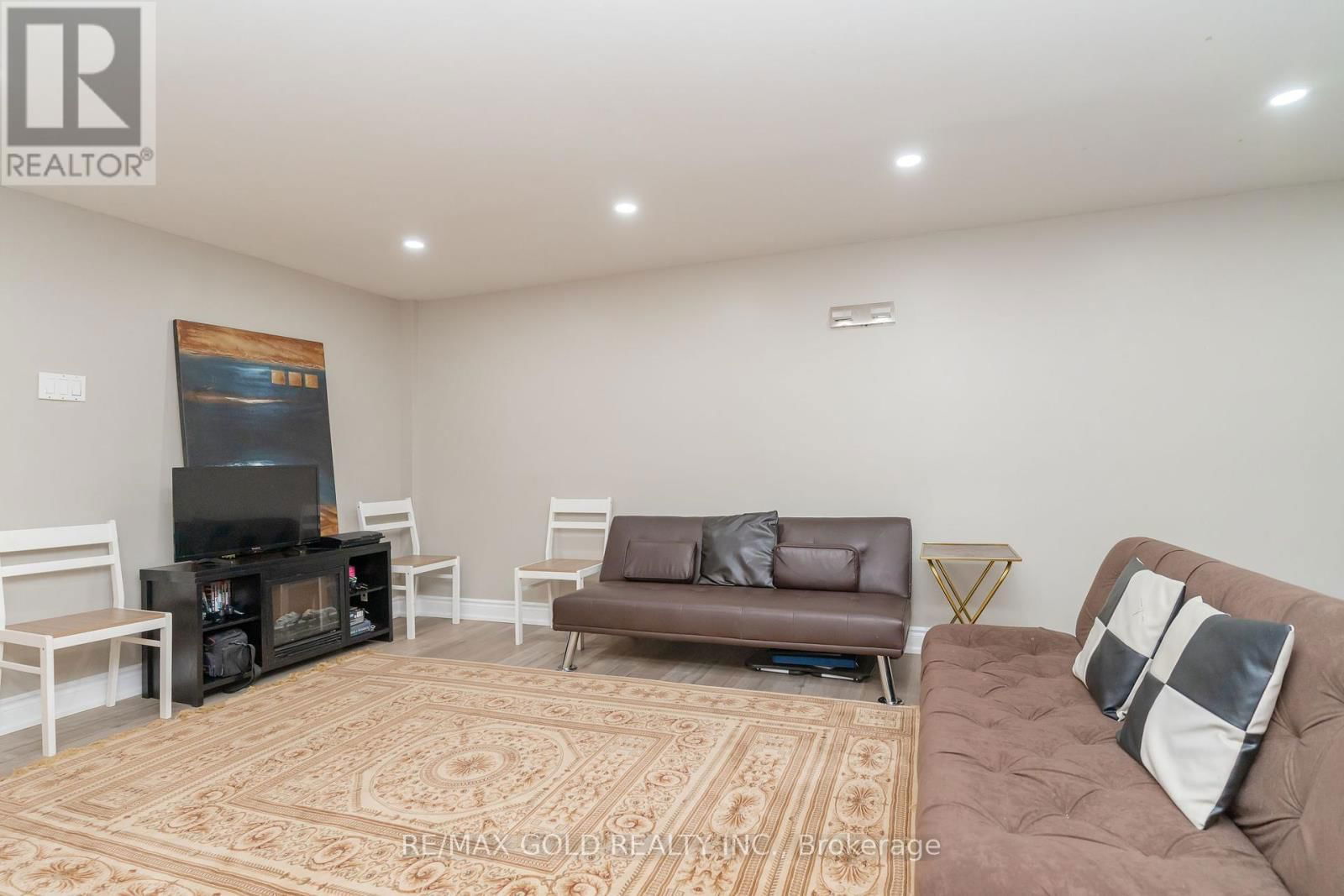 48 DRURY CRESCENT Image 30
