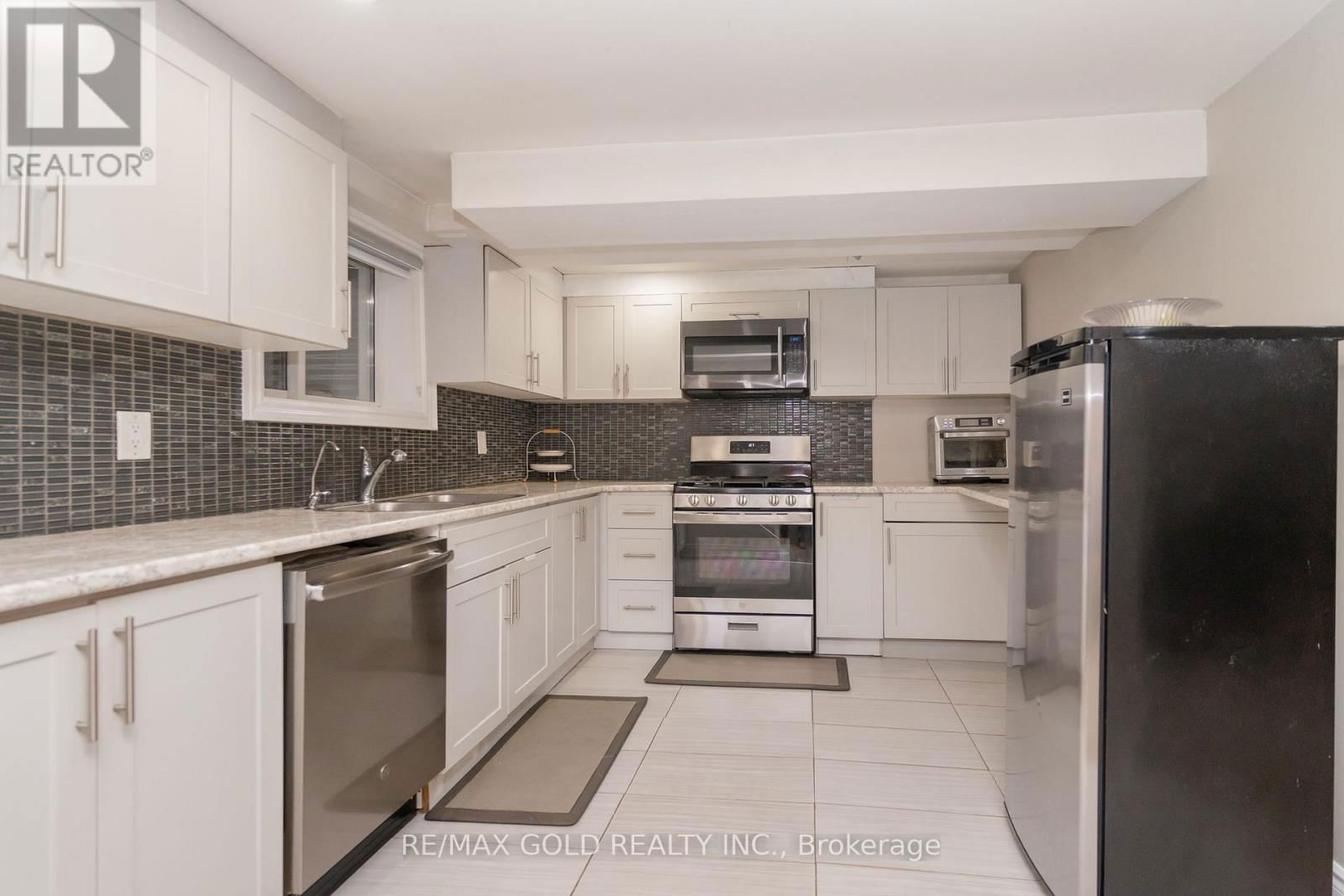 48 DRURY CRESCENT Image 31