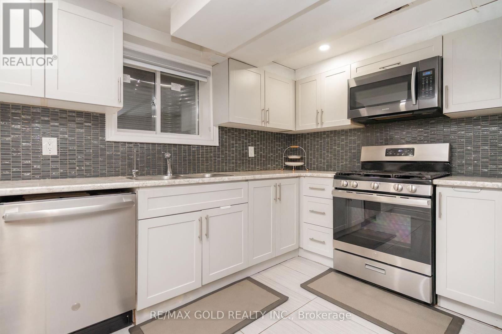 48 DRURY CRESCENT Image 32