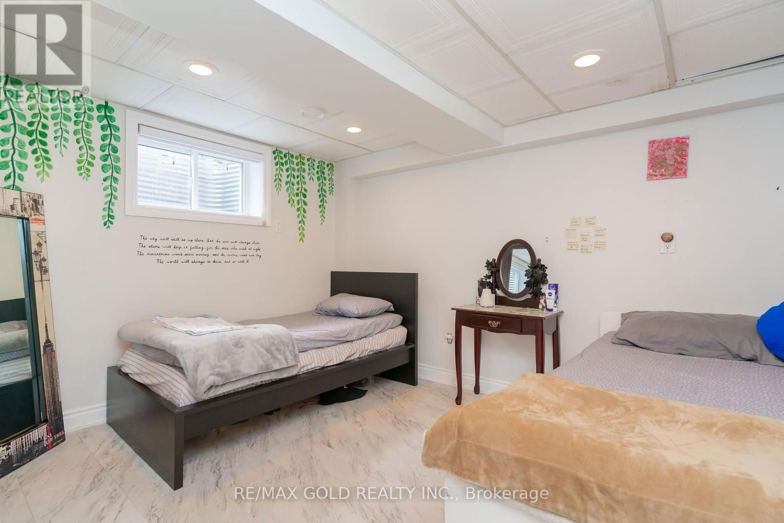 48 DRURY CRESCENT Image 34