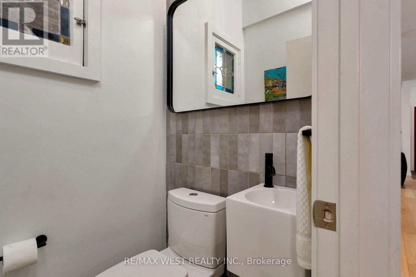 21 COWAN AVENUE Image 11