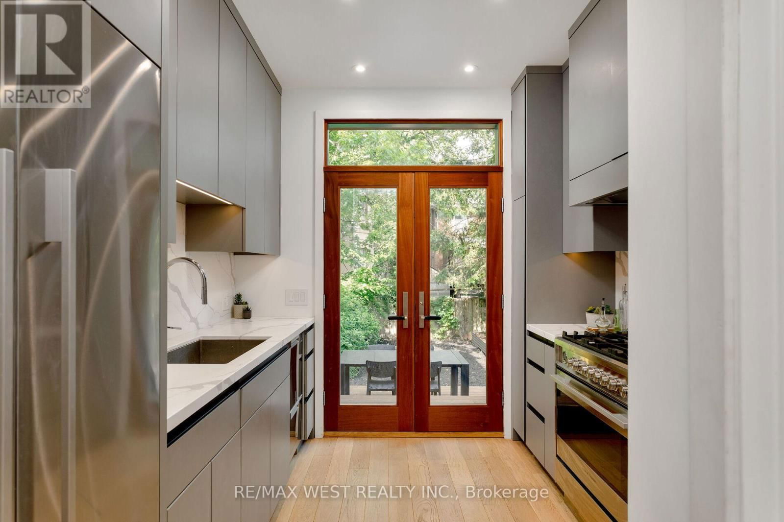 21 COWAN AVENUE Image 12