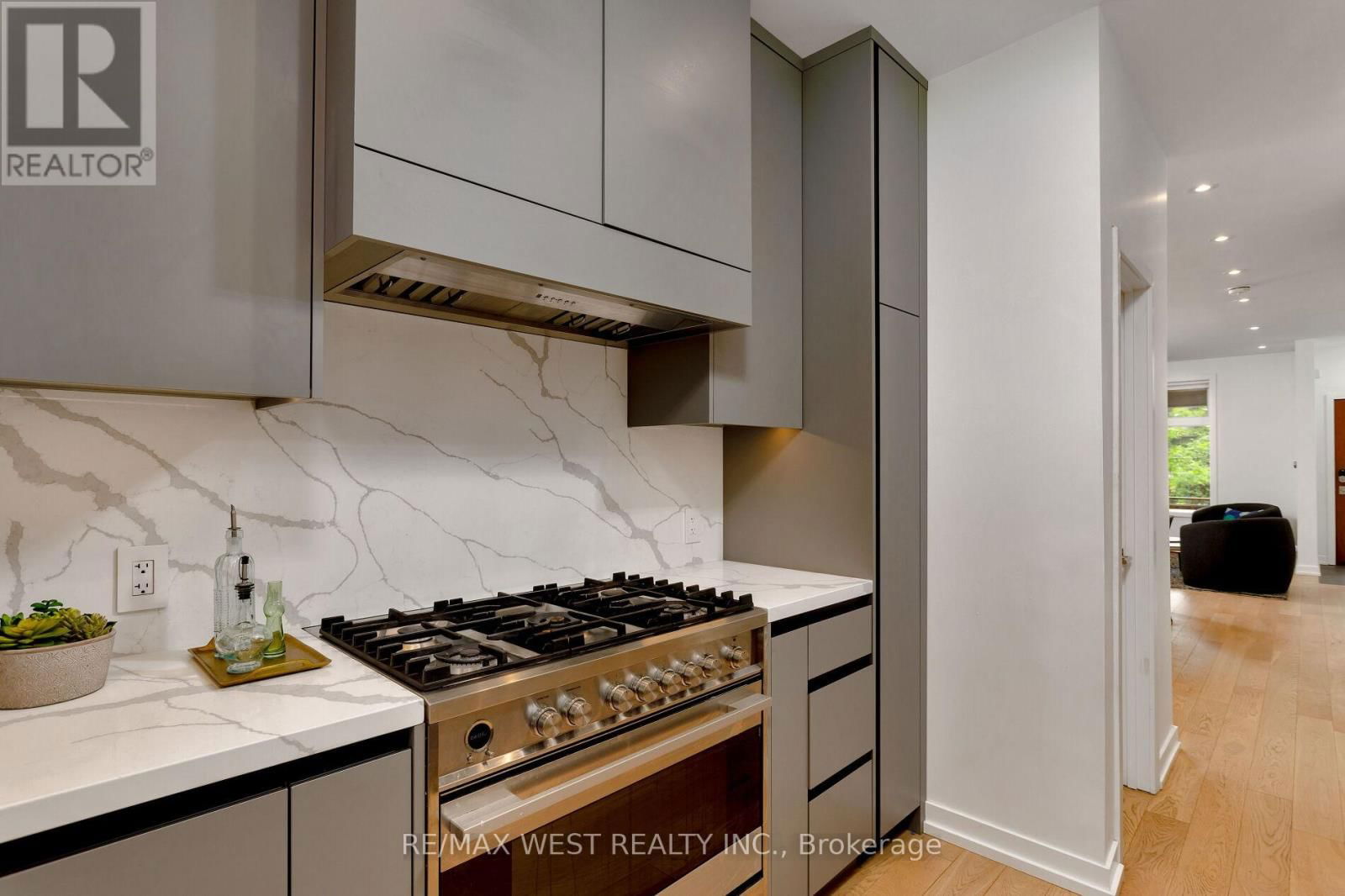 21 COWAN AVENUE Image 13