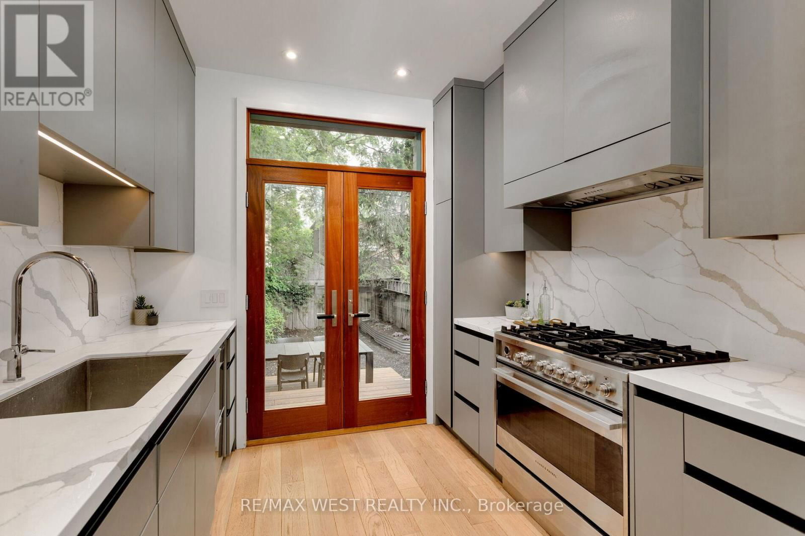21 COWAN AVENUE Image 16