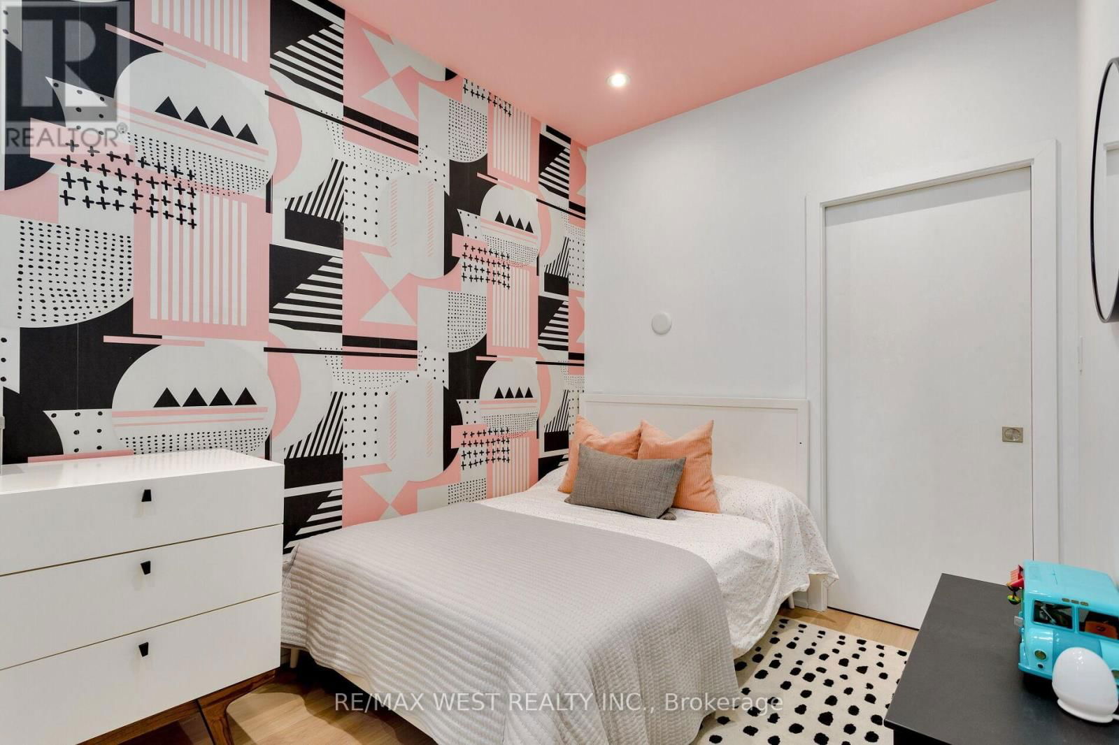 21 COWAN AVENUE Image 25