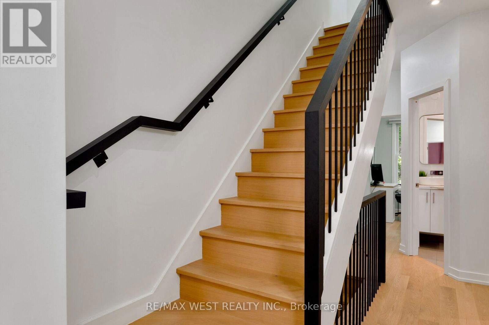 21 COWAN AVENUE Image 30