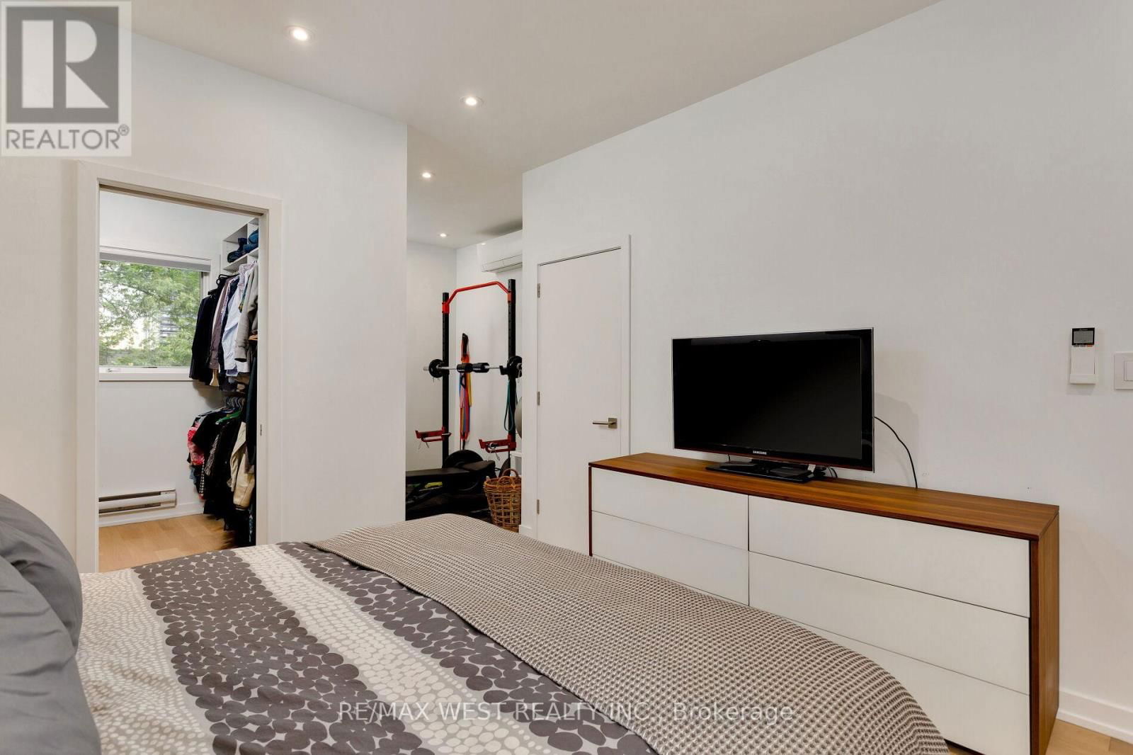 21 COWAN AVENUE Image 32