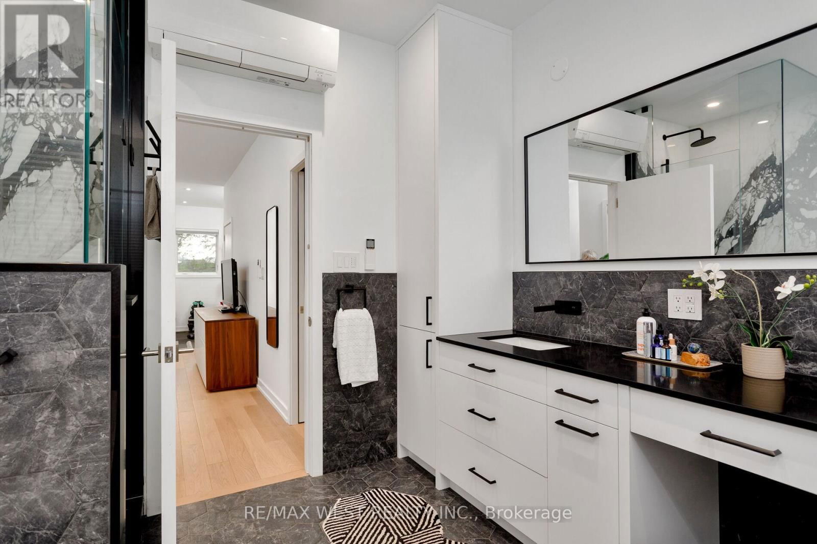 21 COWAN AVENUE Image 36