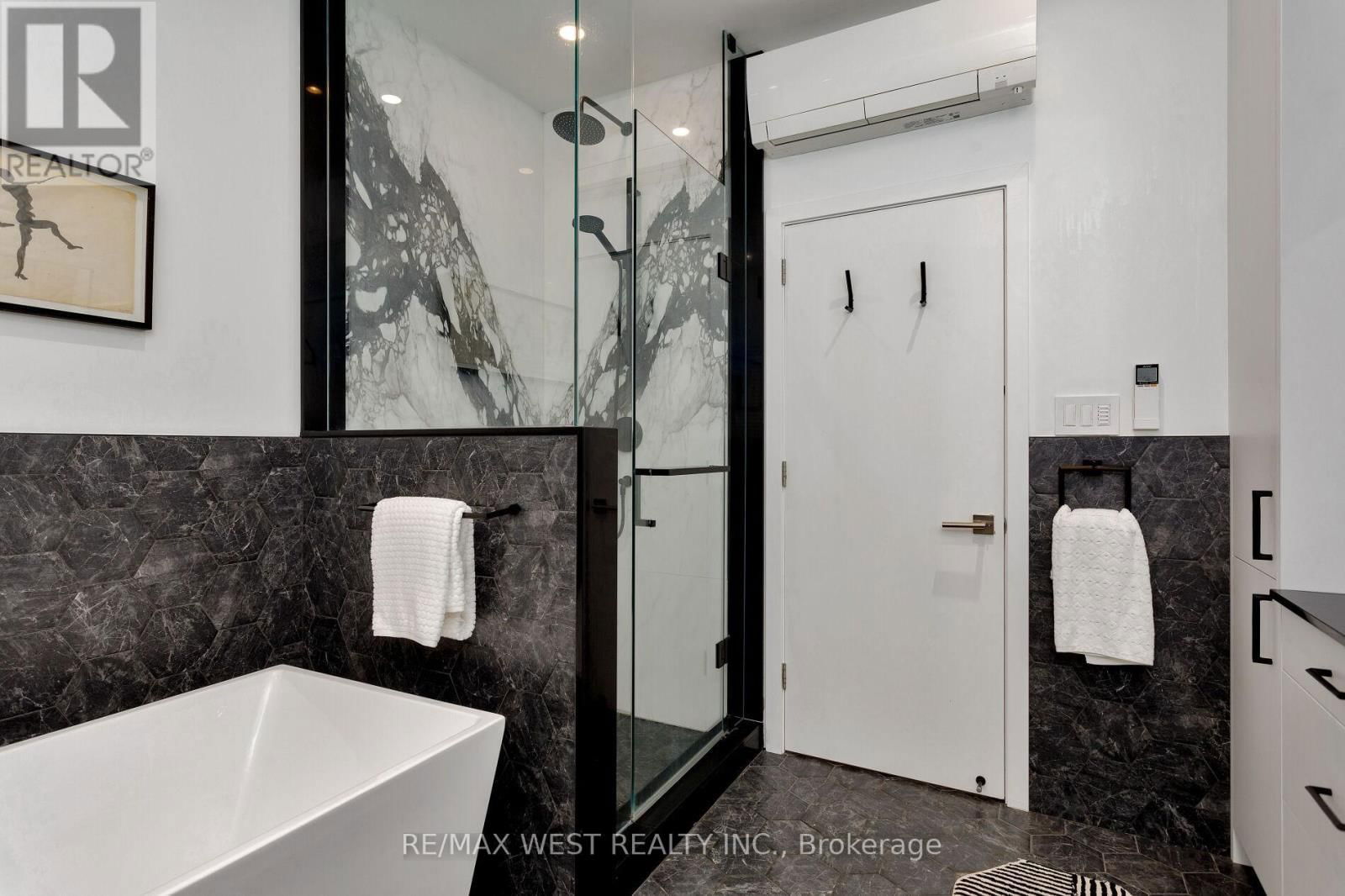 21 COWAN AVENUE Image 37