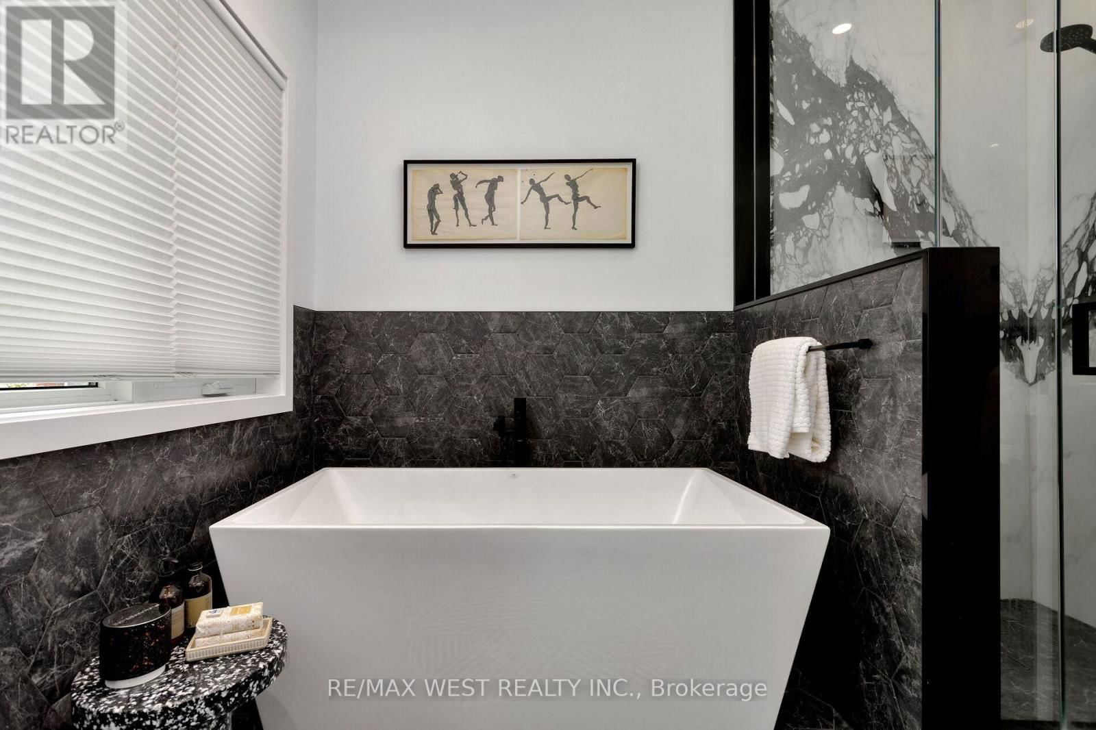 21 COWAN AVENUE Image 38