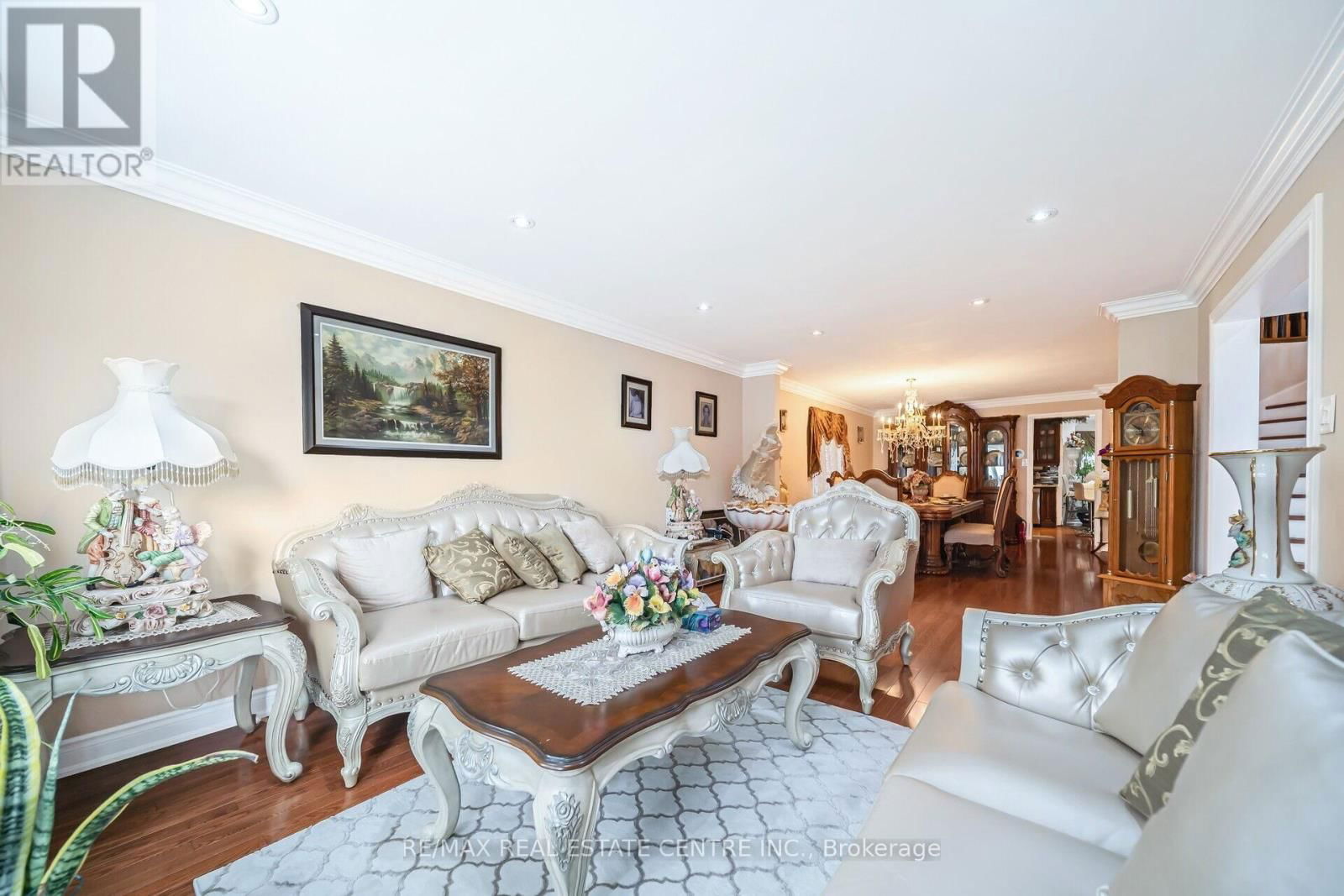 11 MOOREHEAD CRESCENT Image 10
