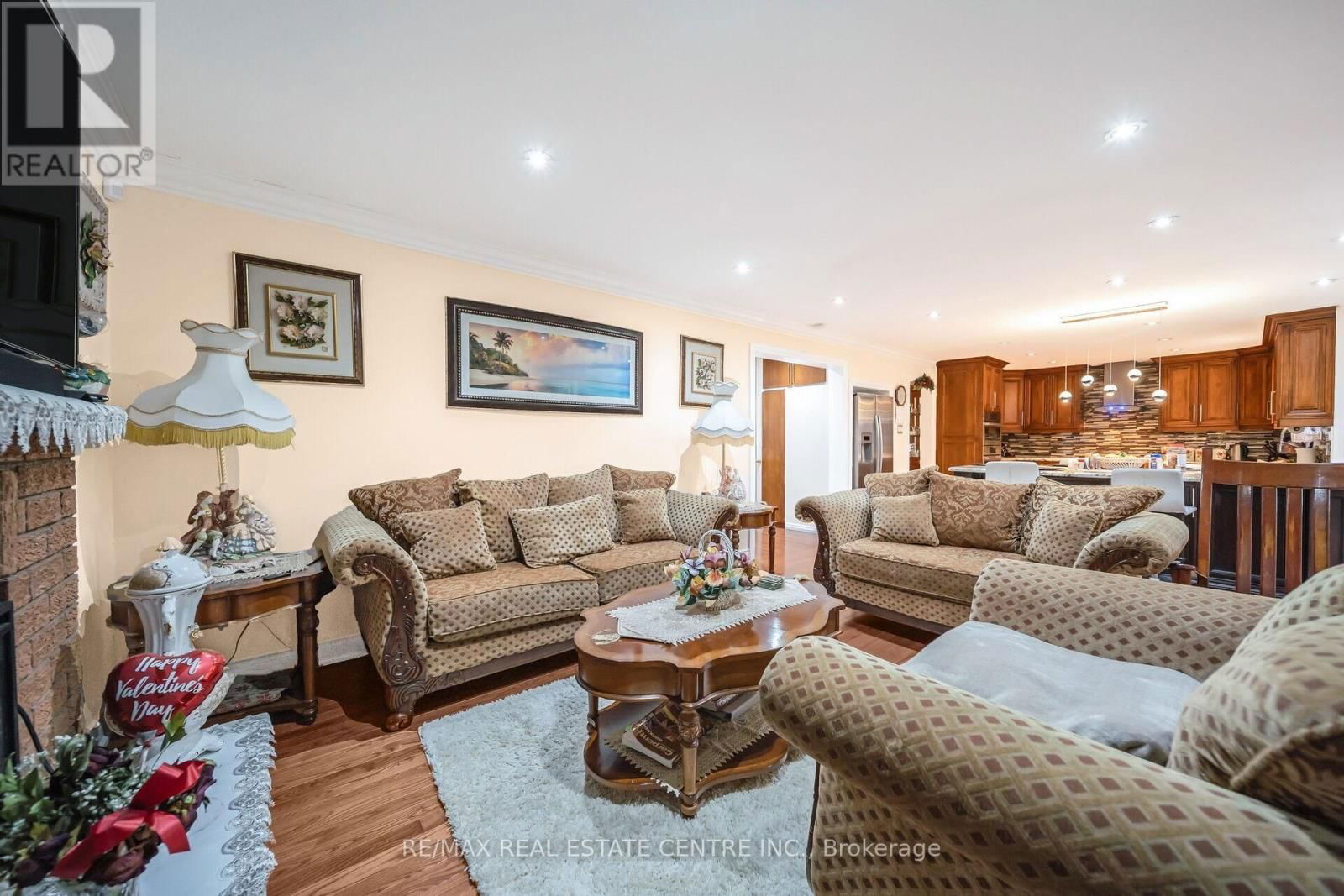11 MOOREHEAD CRESCENT Image 13