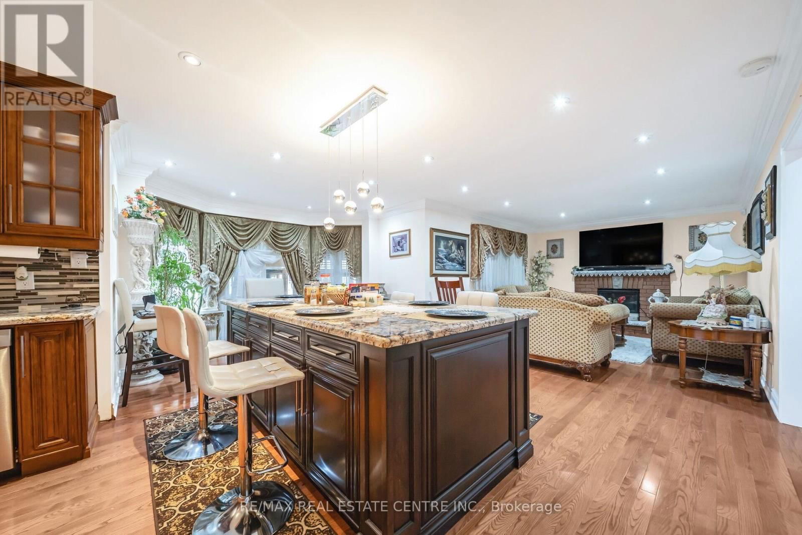 11 MOOREHEAD CRESCENT Image 17