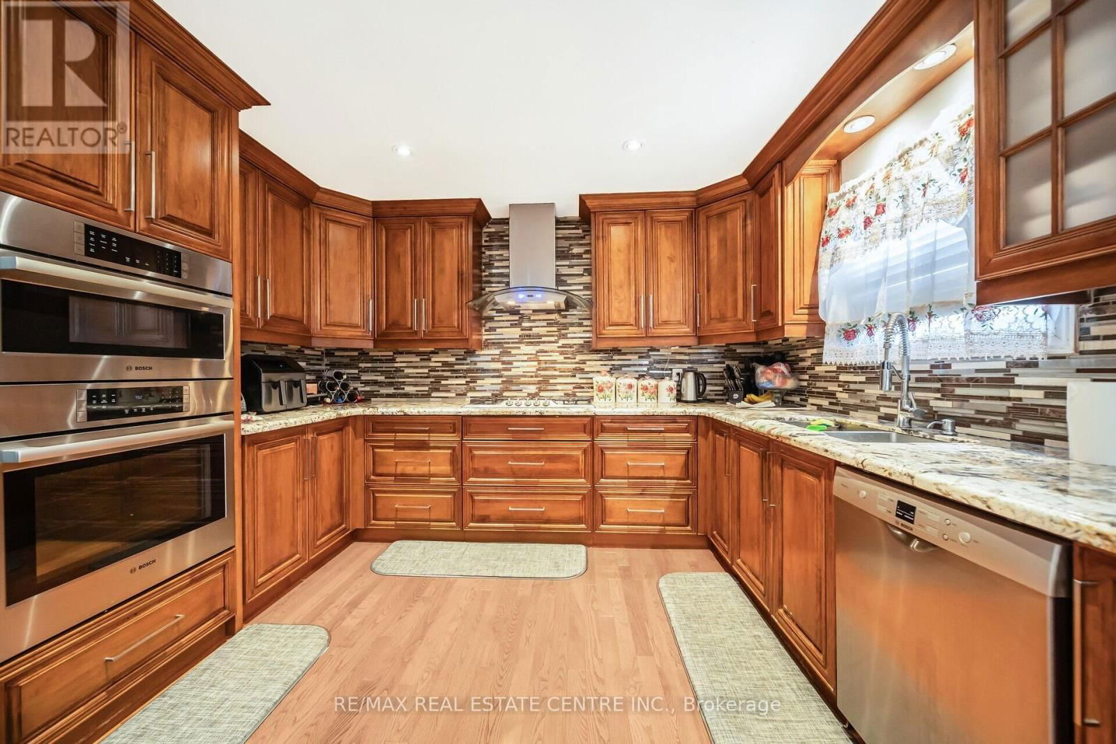 11 MOOREHEAD CRESCENT Image 18