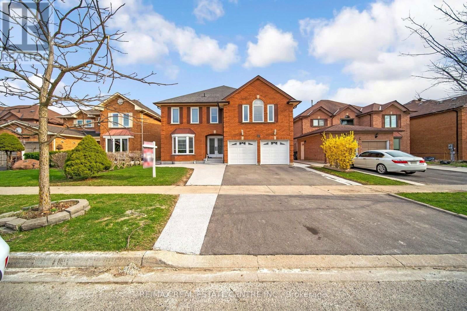 11 MOOREHEAD CRESCENT Image 2