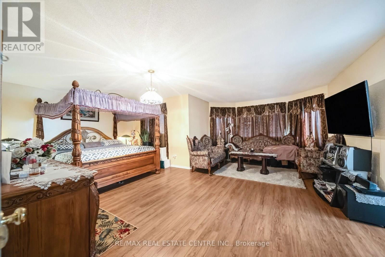 11 MOOREHEAD CRESCENT Image 24