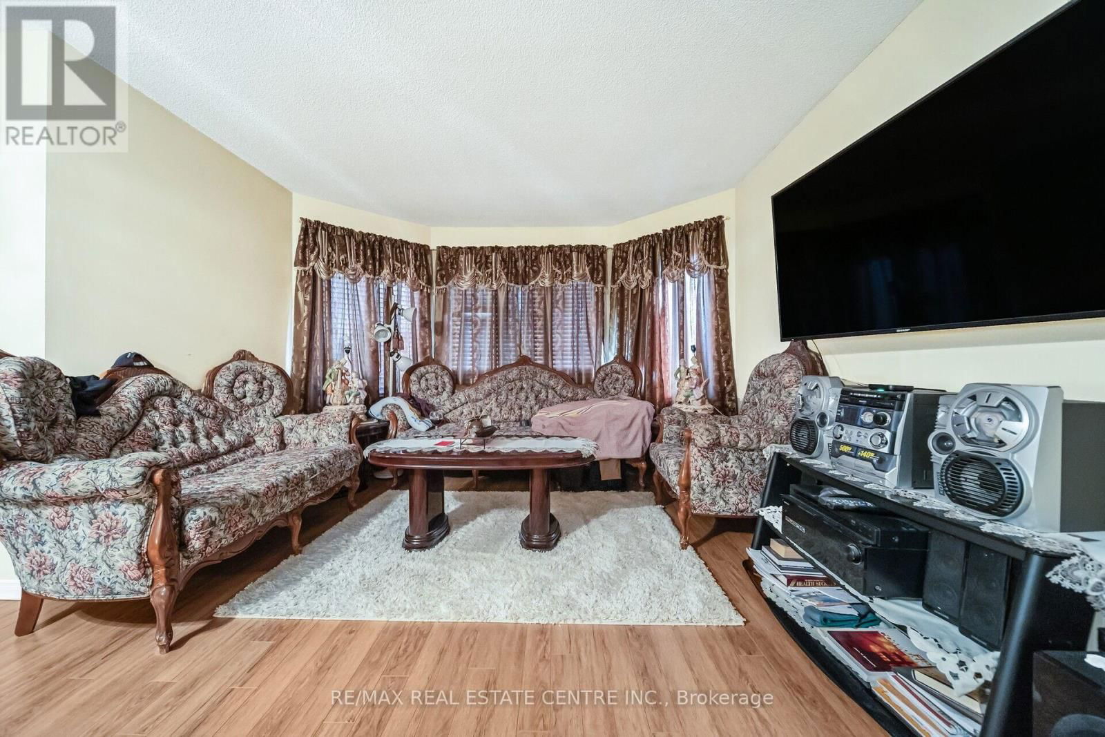 11 MOOREHEAD CRESCENT Image 25