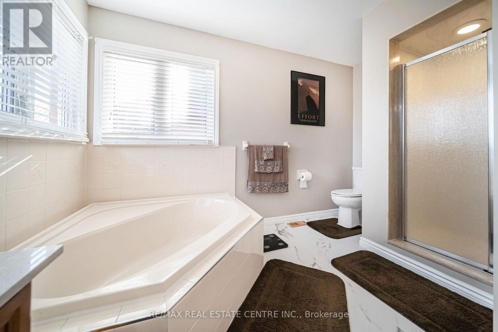 11 MOOREHEAD CRESCENT Image 28