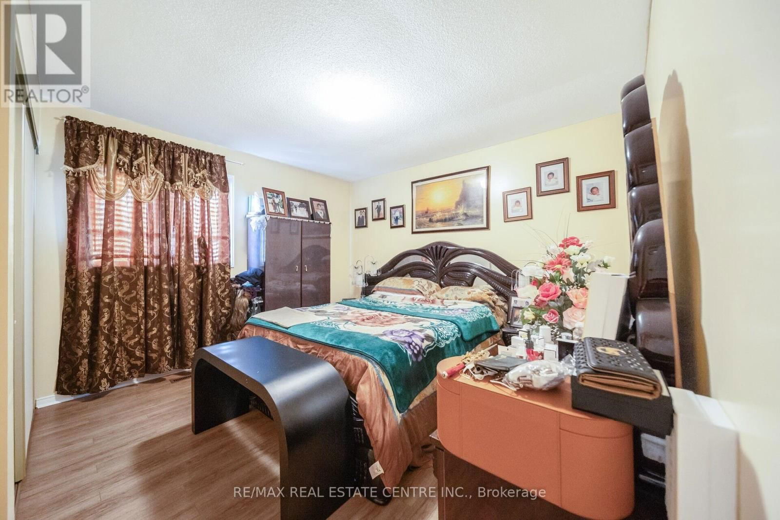 11 MOOREHEAD CRESCENT Image 29