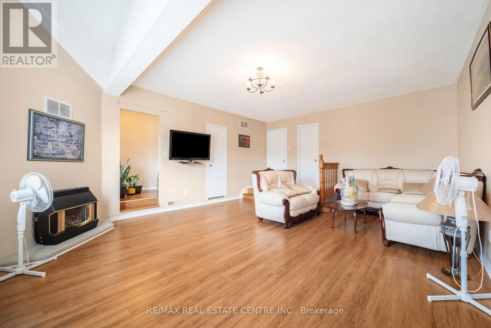 11 MOOREHEAD CRESCENT Image 31