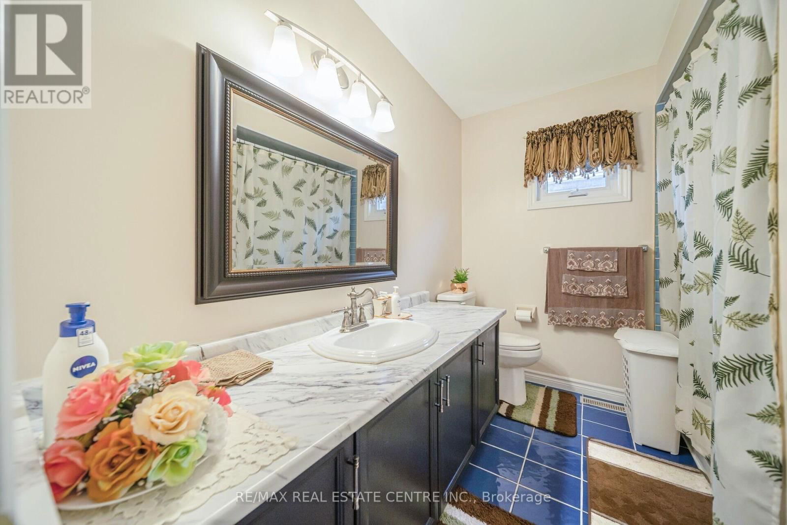11 MOOREHEAD CRESCENT Image 34
