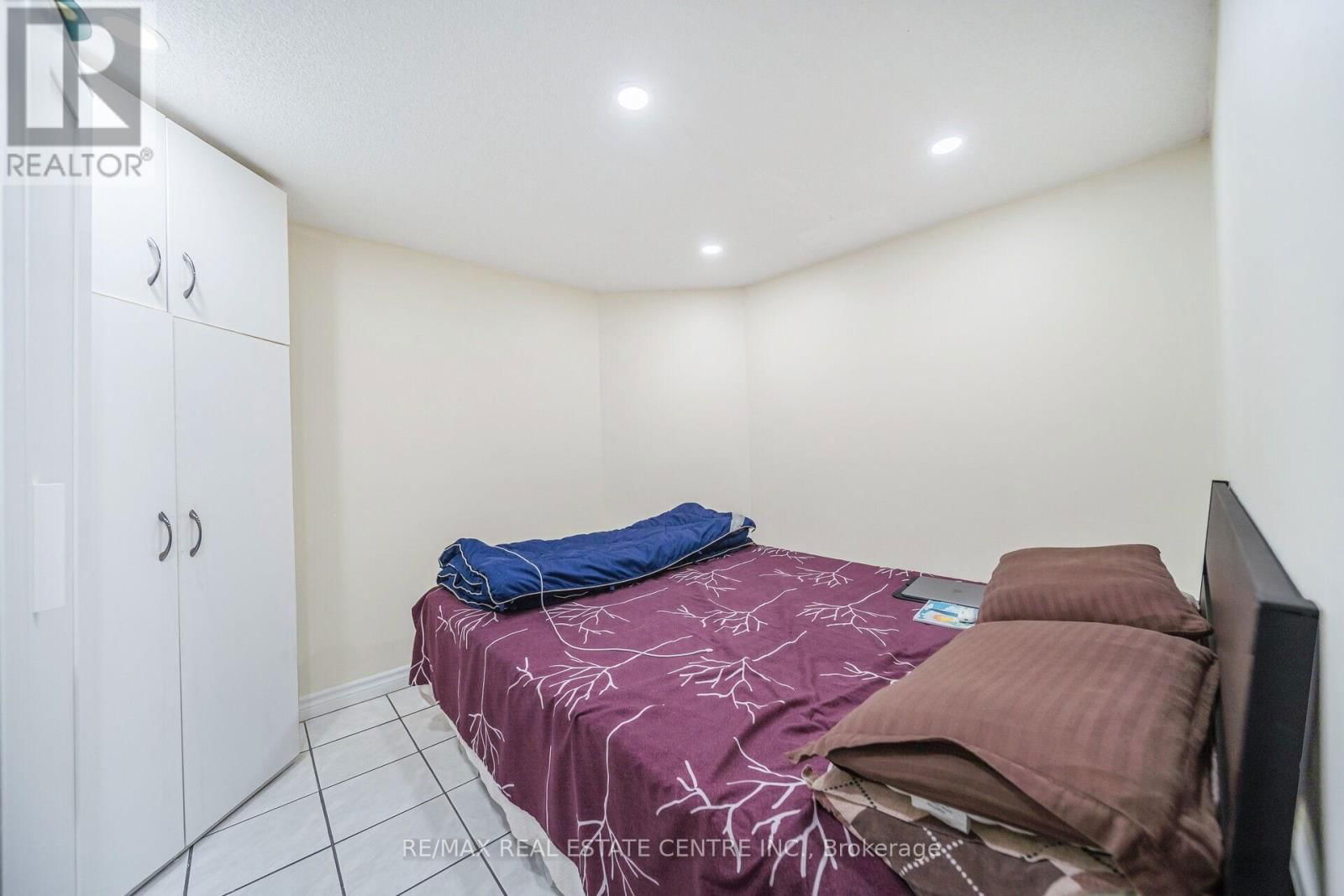 11 MOOREHEAD CRESCENT Image 37