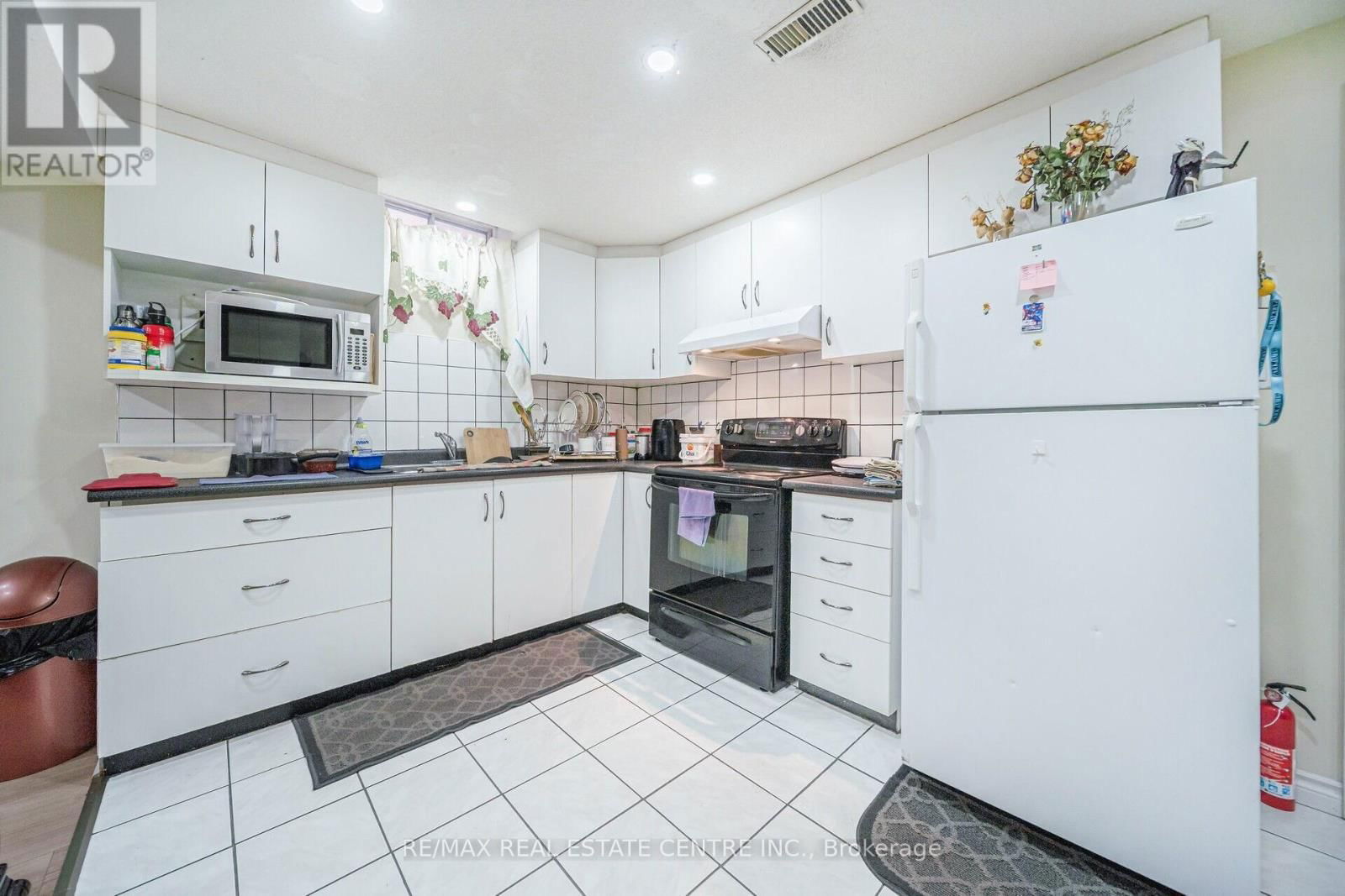11 MOOREHEAD CRESCENT Image 39