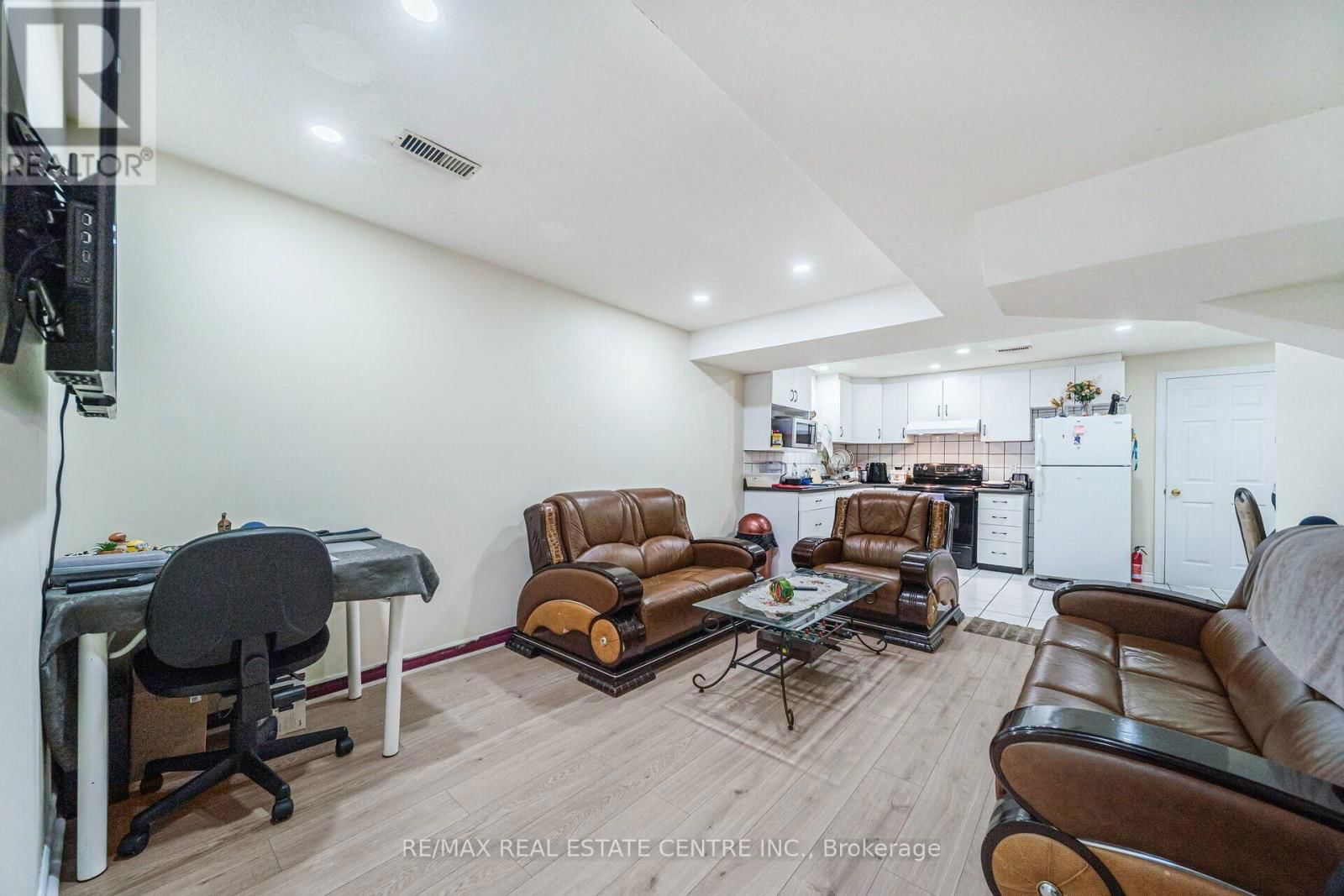 11 MOOREHEAD CRESCENT Image 40