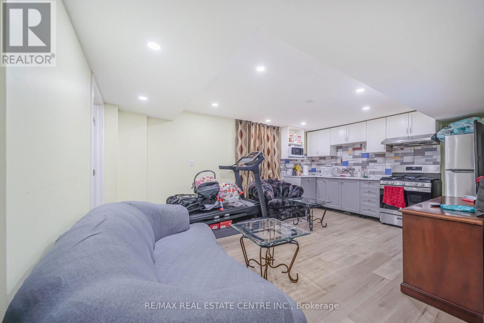 11 MOOREHEAD CRESCENT Image 44