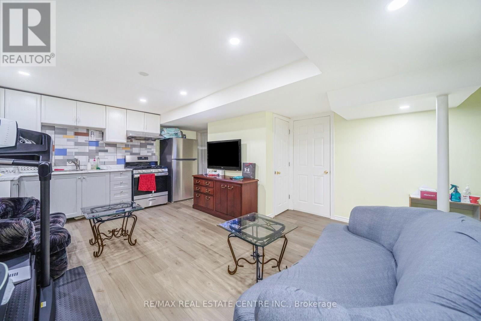 11 MOOREHEAD CRESCENT Image 45