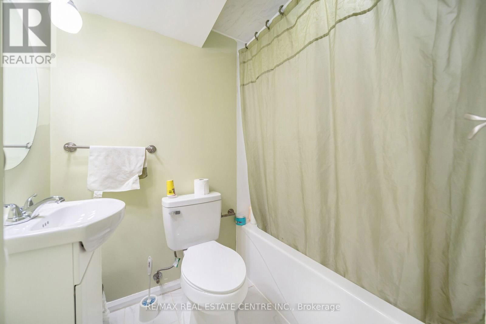 11 MOOREHEAD CRESCENT Image 46