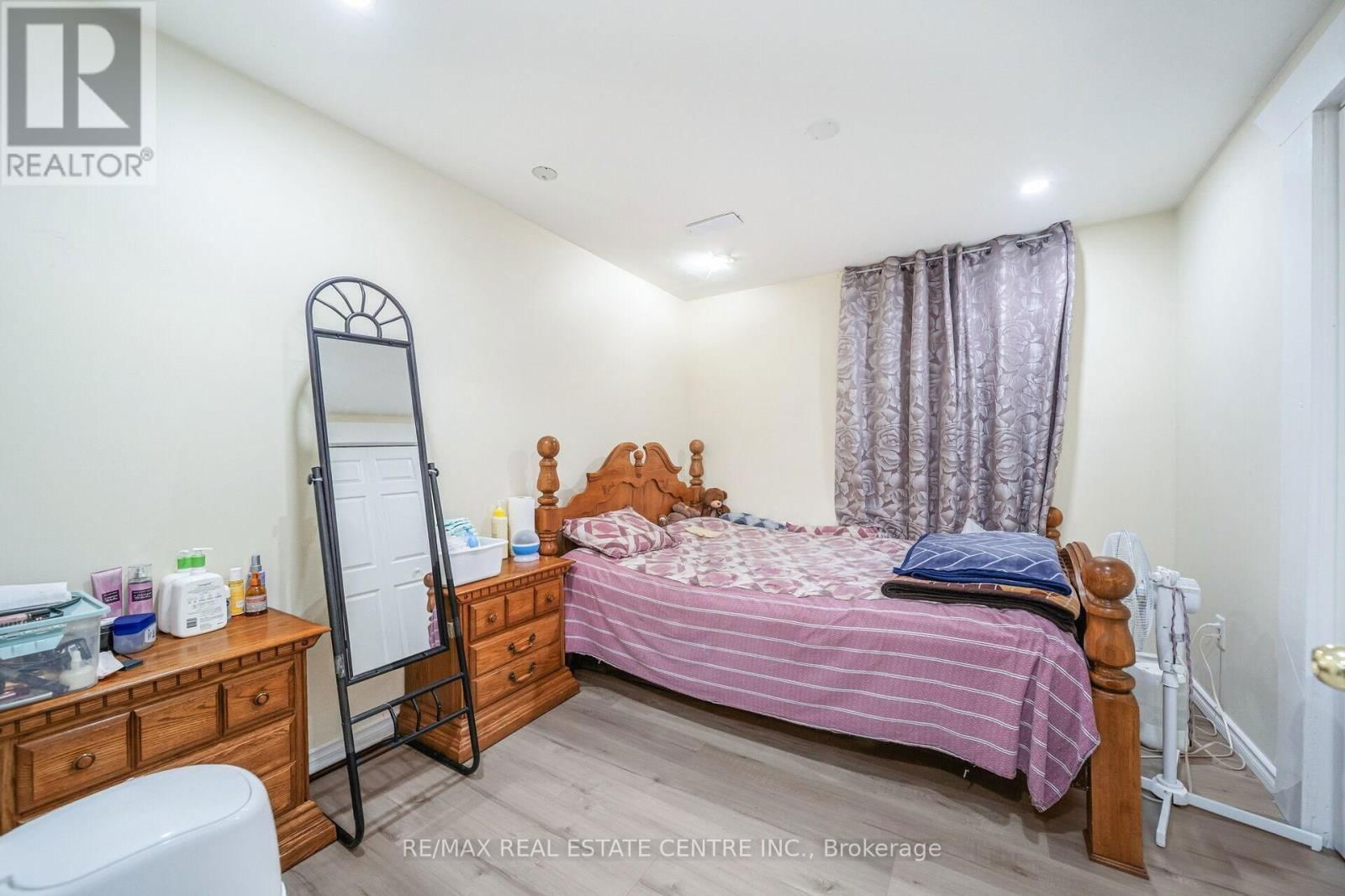11 MOOREHEAD CRESCENT Image 47