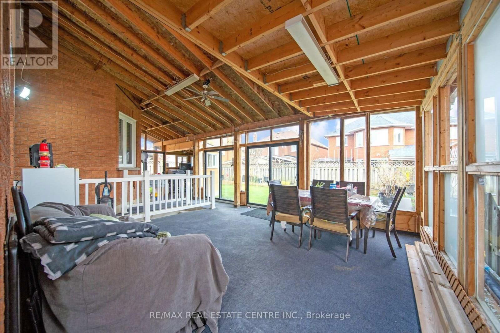 11 MOOREHEAD CRESCENT Image 48
